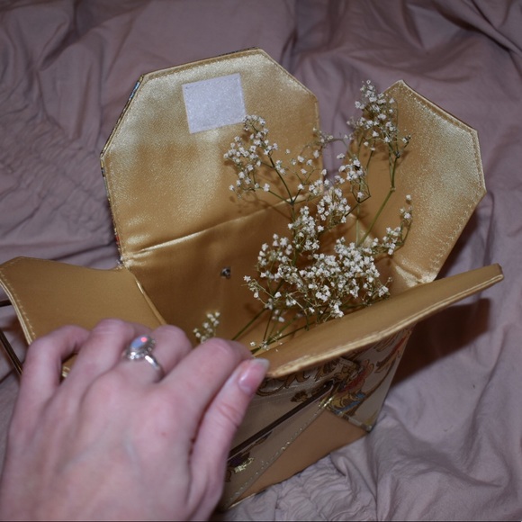 Silk Chinese takeout box clutch - Picture 2 of 3